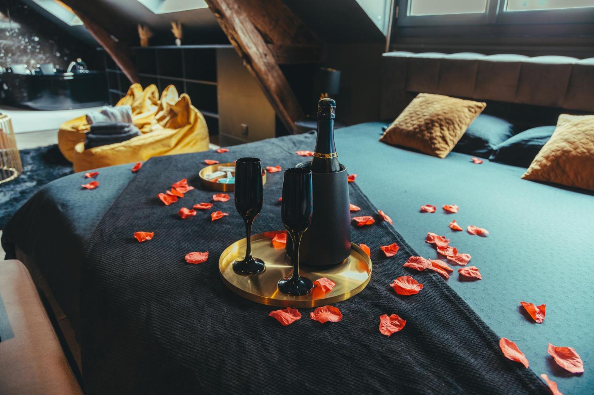 La Marble Room - Suite Balneo & Sauna أنجير المظهر الخارجي الصورة