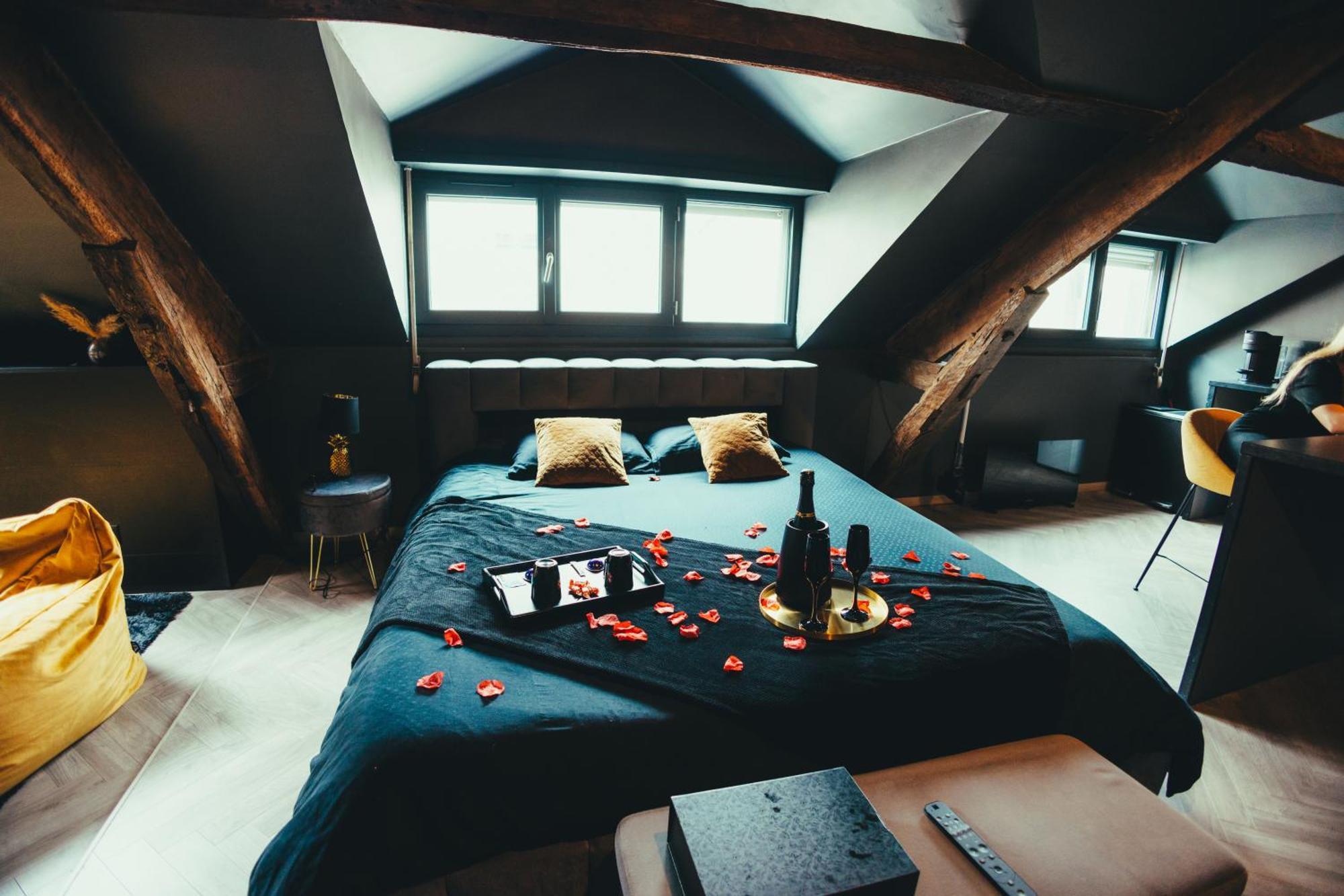 La Marble Room - Suite Balneo & Sauna أنجير المظهر الخارجي الصورة